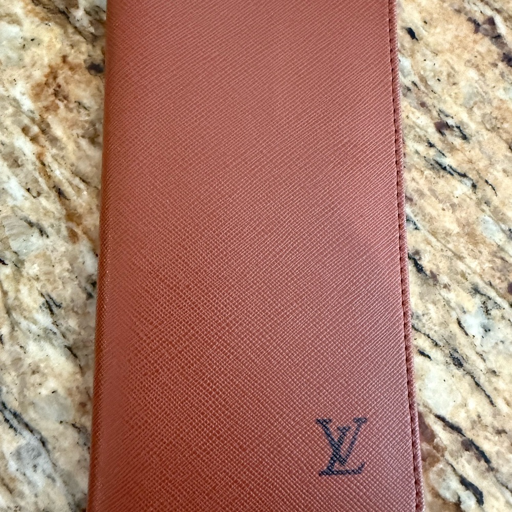 Authentic Louis Vuitton Tiaga leather!Brown check cover Holder Sleek Design